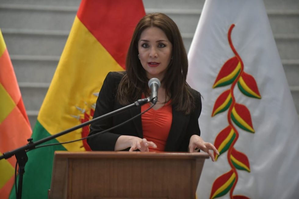La ministra de Comunicación, Isabel Fernández, durante la conferencia de prensa de esta tarde.