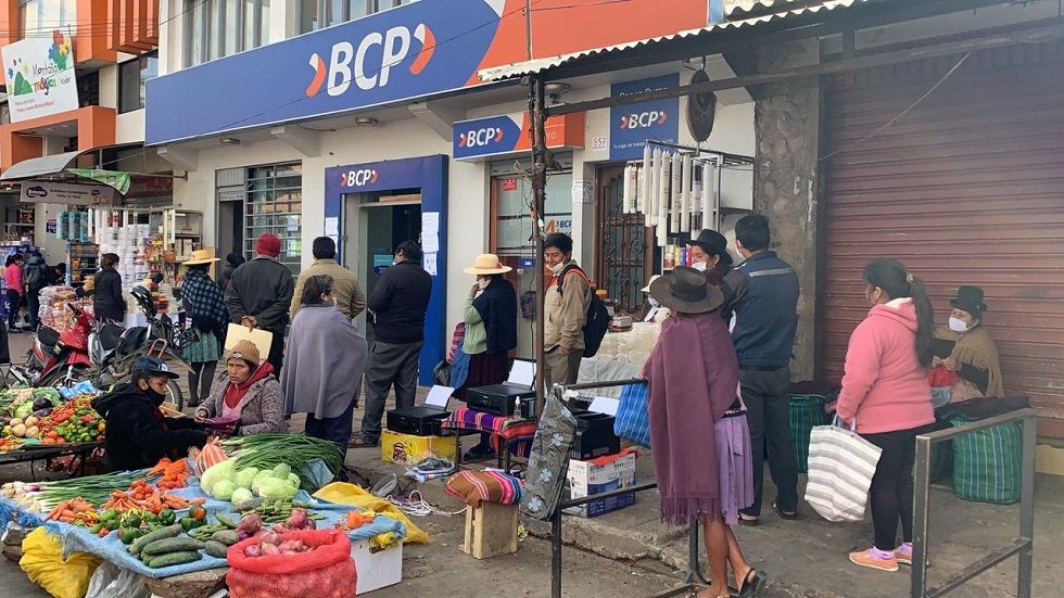 Los comerciantes ambulantes deberán salir de acuerdo con la terminación de sus cédulas de identidad.