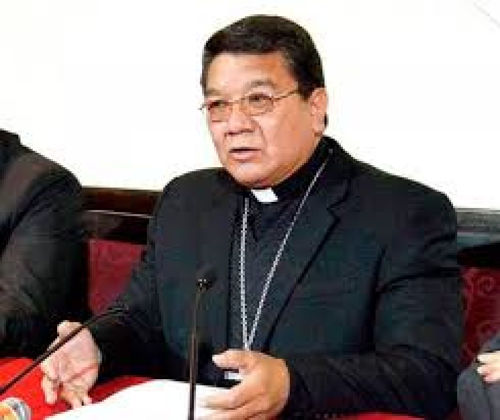 El monseñor Aurelio Pesoa.