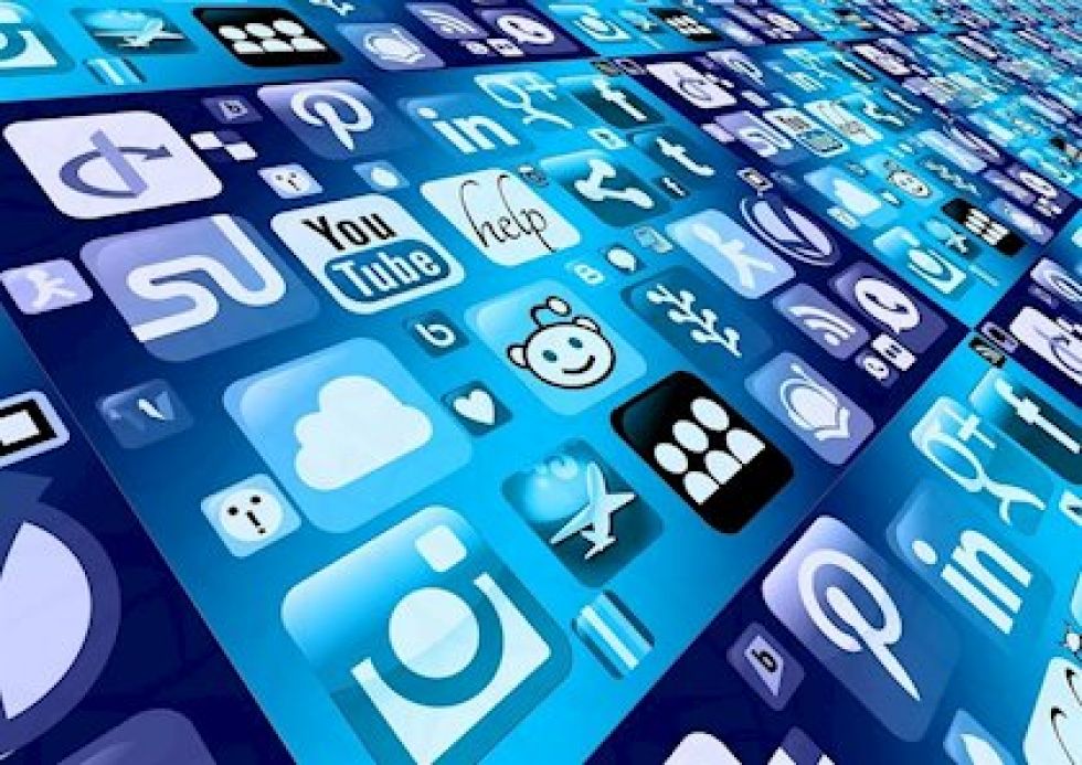 La capacitación en el uso de redes sociales y la navegación en internet ha cobrado mayor relevancia.