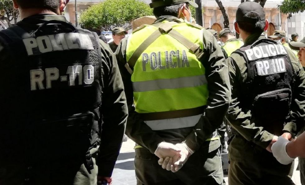 Policías son aislados por contacto indirecto con caso de coronavirus.