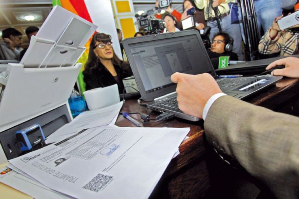 Las oficialías de registro civil solamente atienden caso de urgencia.