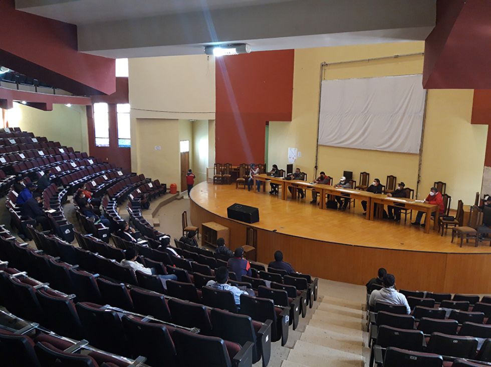 La reunión del transporte, Alcaldía y Tránsito en el auditorio de la Villa Bolivariana.