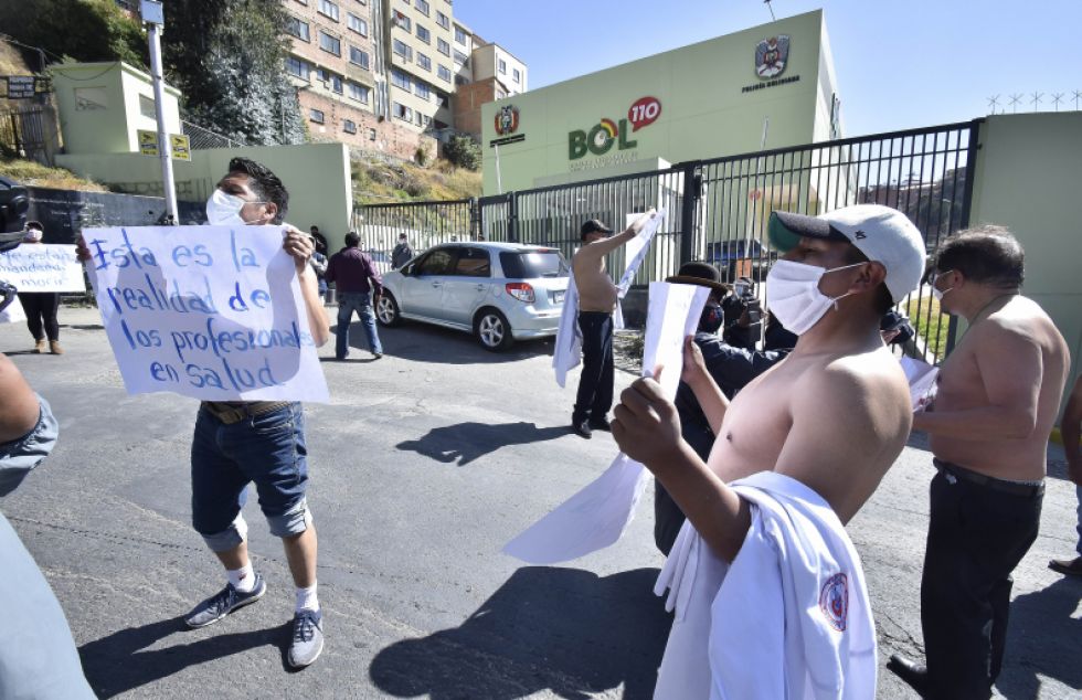 Una protesta de médicos de La Paz, el martes, en demanda de mejores condiciones laborales.