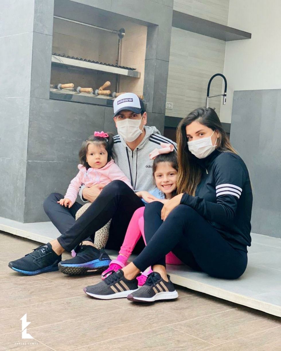 El arquero boliviano Carlos Lampe y su familia.
