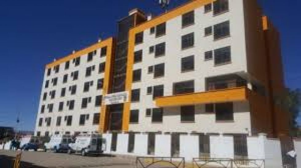 El frontis de uno de los bloques de la Villa Bolivariana.