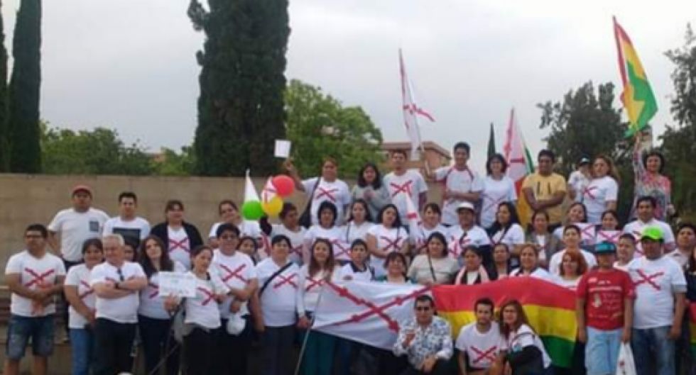 Los residentes chuquisaqueños que se sumaron a la campaña.