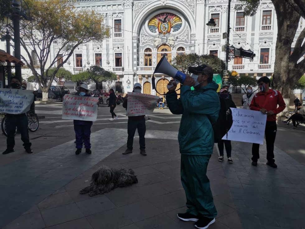 Maestros y estudiantes se manifestaron este martes en la plaza 25 de Mayo.