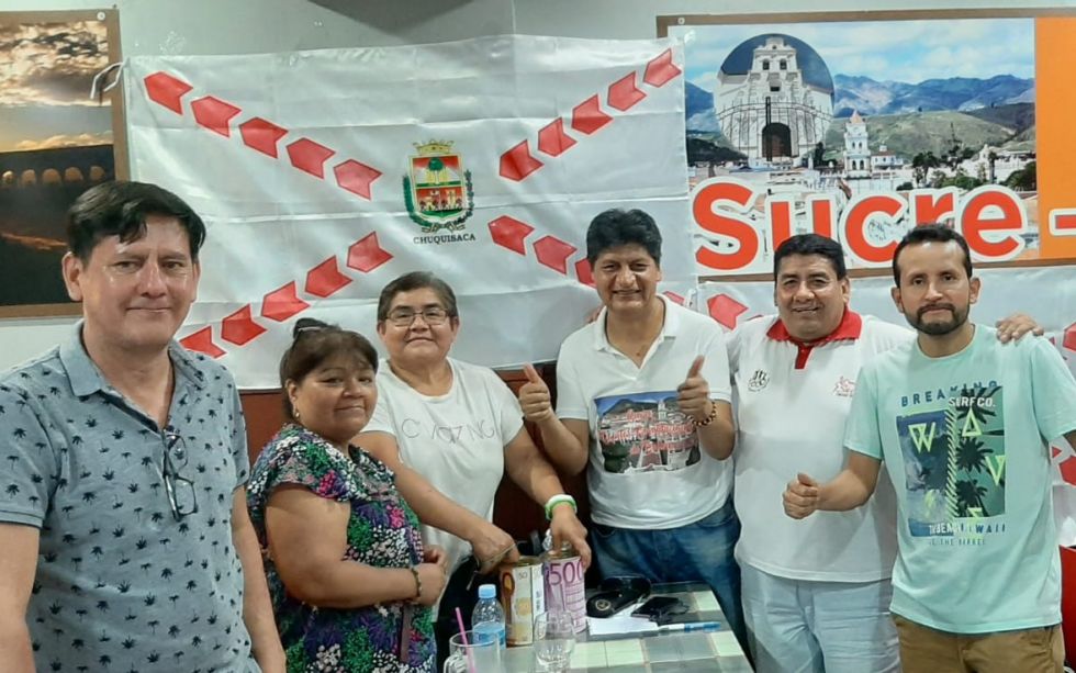 Los residentes chuquisaqueños que se sumaron a la campaña.