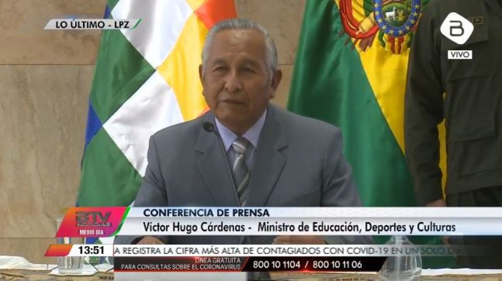 El ministro de Educación, Víctor Hugo Cárdenas, en la conferencia de prensa de este domingo.