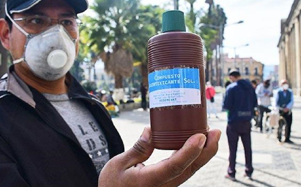 El dióxido de cloro se comercializa en el país, pese a que no cuenta con autorización sanitaria.