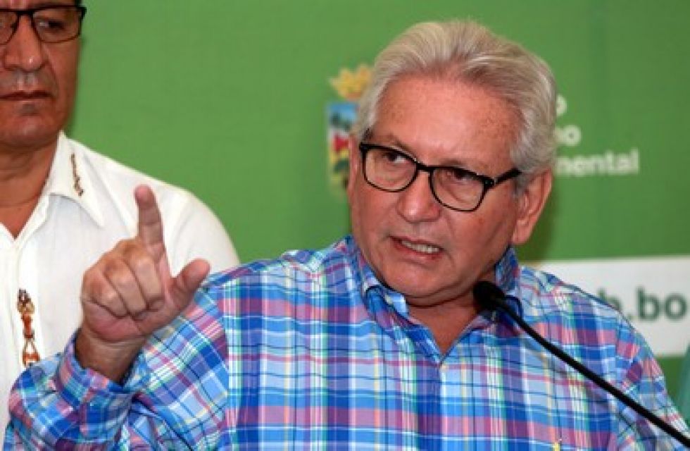 El gobernador cruceño Rubén Costas, en una conferencia de prensa en Santa Cruz