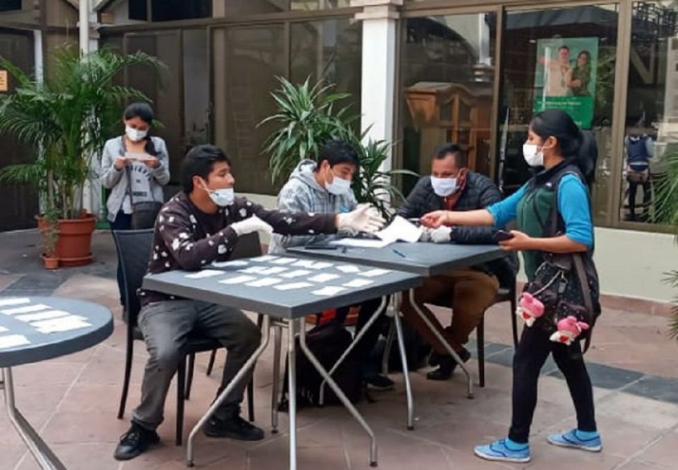 Un grupo de universitarios en el SAS, en una actividad por la emergencia del covid-19.
