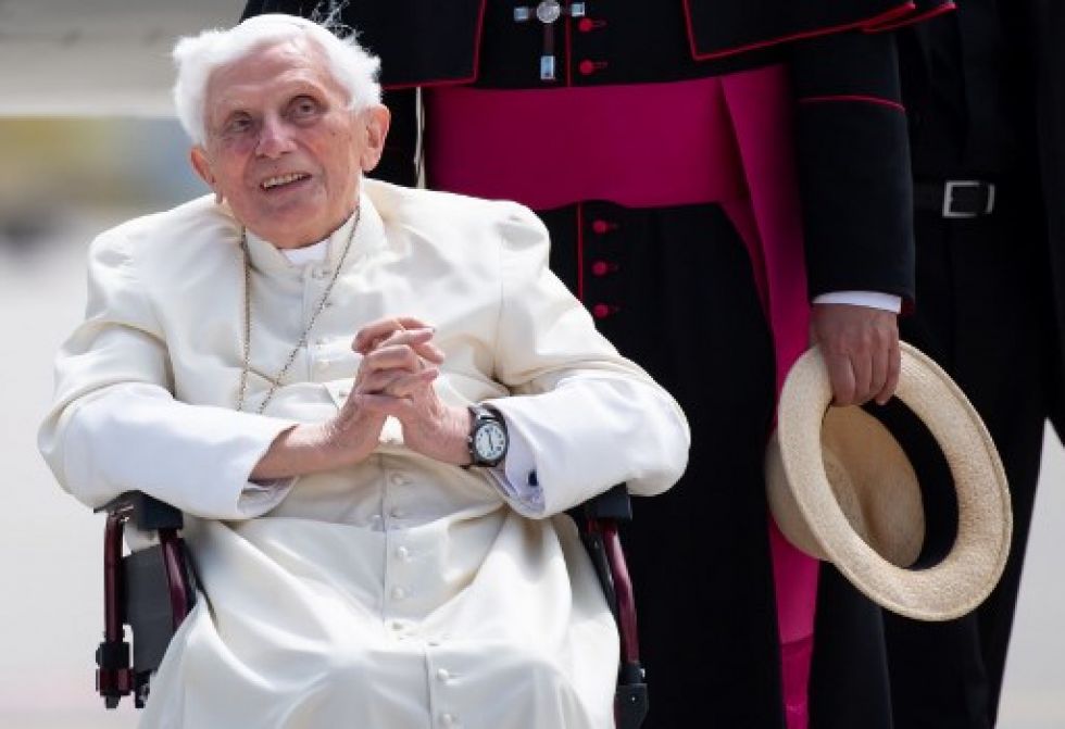 El papa Benedicto XVI a finales de junio, tras visitar a su hermano mayor quien días después falleció.