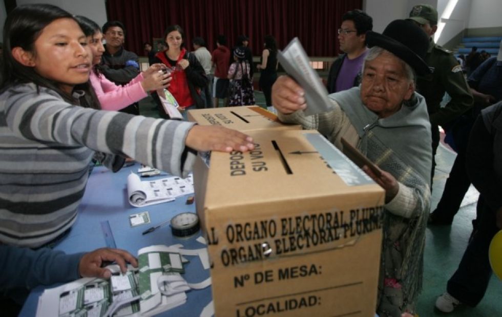 Las elecciones se realizarán el 18 de octubre por decisión del TSE.
