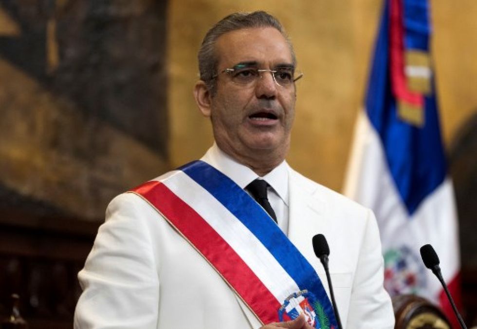 El nuevo presidente de República Dominicana, Luis Abinader, pronuncia un discurso luego de ser juramentado.
