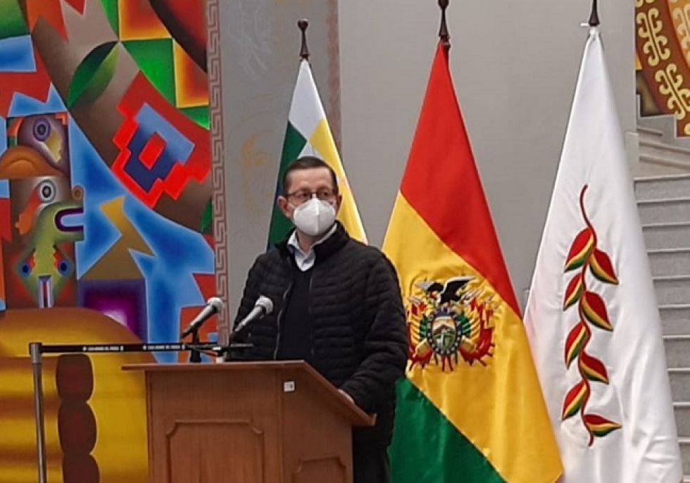 El ministro Óscar Ortiz retomó sus funciones este lunes, tras haber dado positivo a covid-19.
