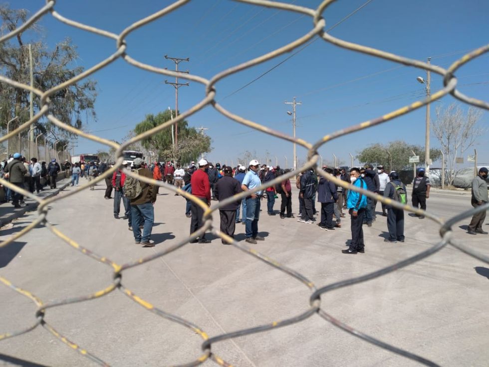 Una vigilia reciente de los transportistas en las afueras de la planta de Fancesa.