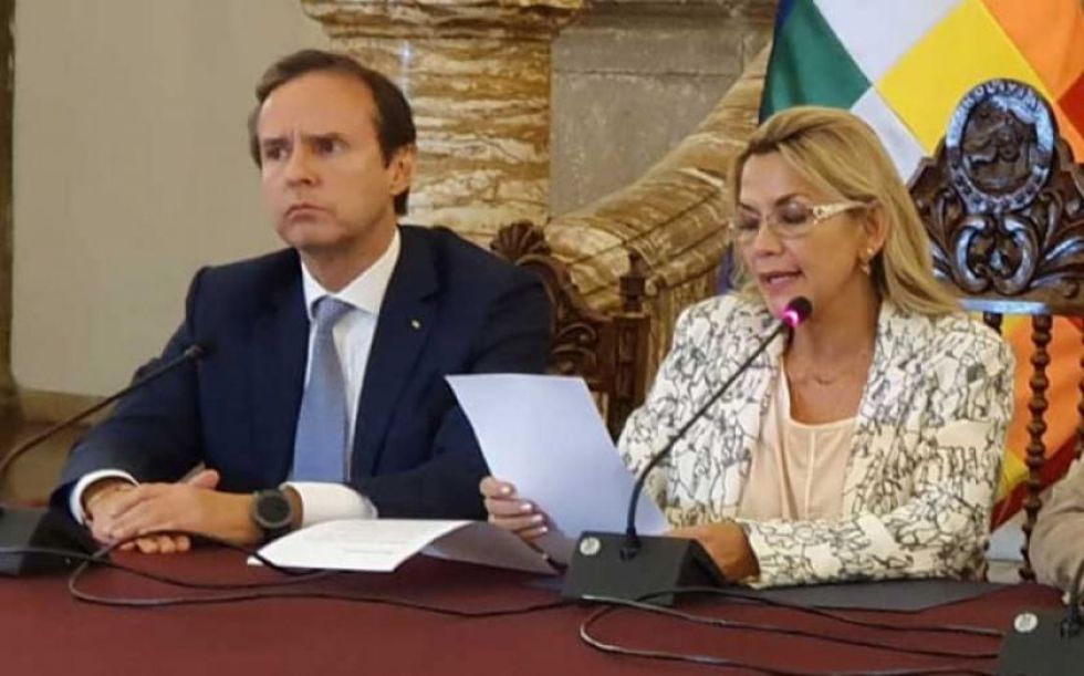 El expresidente Jorge Tuto Quiroga y la actual mandataria del país, Jeanine Áñez, en un acto del Gobierno.