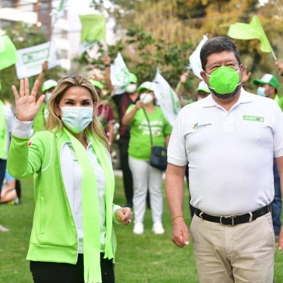 Los excandidato de Juntos Jeanine Áñez y Samuel Doria Medina, en un acto de campaña reciente.