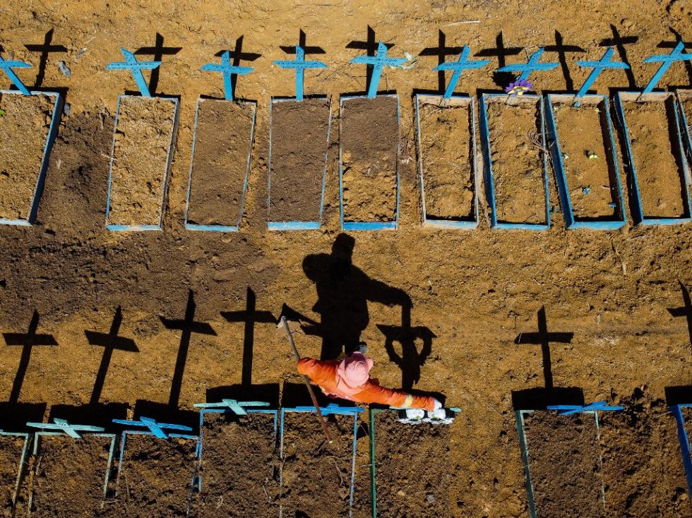 Una imagen de las inhumaciones en Brasil por covid, uno de los países más afectados en el mundo.