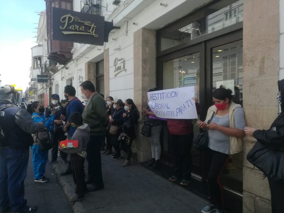 Los trabajadores de Chocolates Para ti, en una protesta tras ser despedidos esta semana.