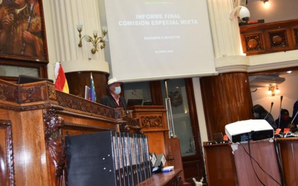 El senador Ciro Zabala (MAS), durante la presentación del informe sobre el caso respiradores.