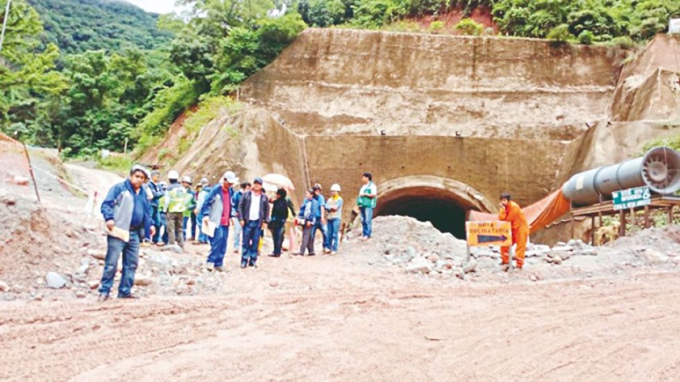El túnel Muyupampa-Ipati, parte de la ruta diagonal Jaime Mendoza, es una de las obras demoradas.