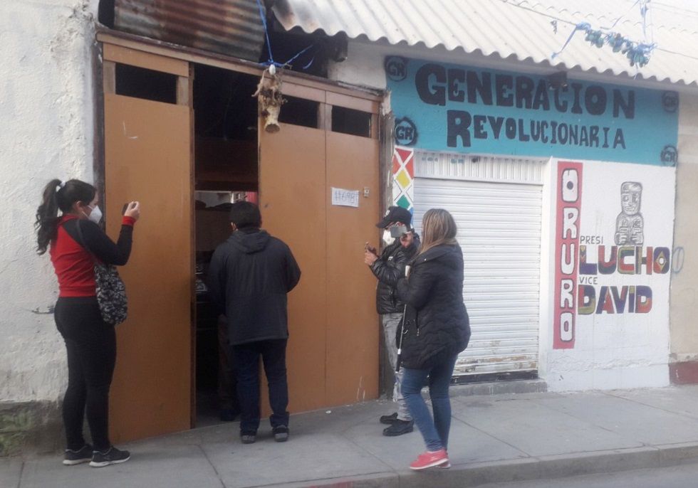 La casa de campaña está ubicada a casi una cuadra del edificio del Tribunal Electoral.