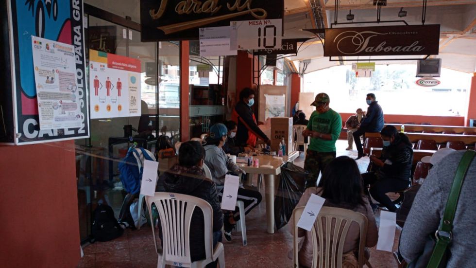 Una de las mesas de la Terminal de Buses donde se denunció suplantación de identidad.