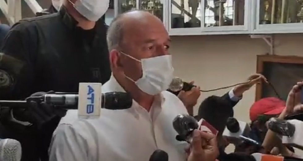 El ministro Arturo Murillo ofreció una conferencia de prensa tras emitir su voto en Cochabamba.
