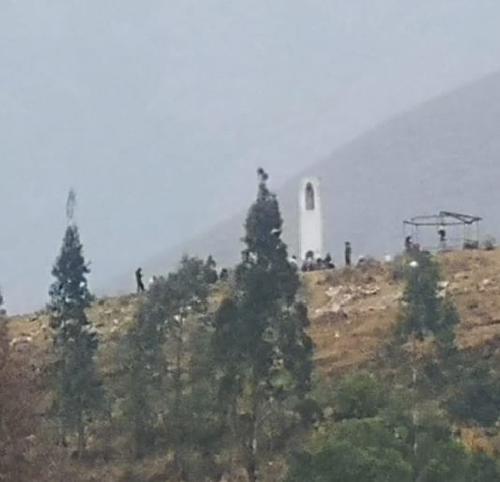 Pobladores subieron al cerro del Sagrado Corazón de Jesús..