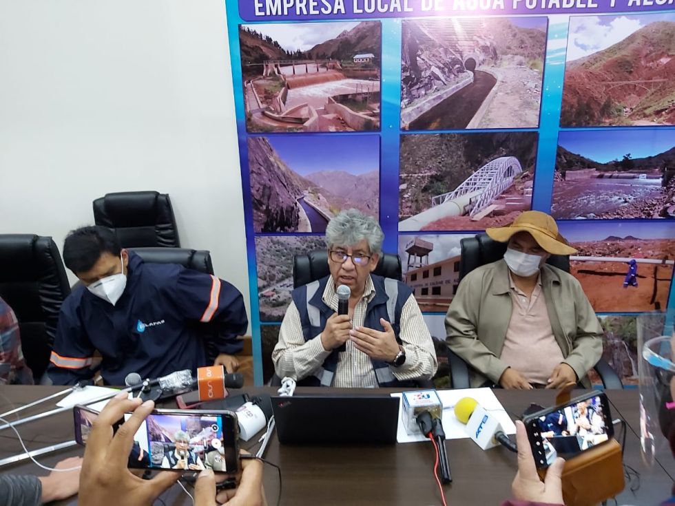 El gerente de Elapas, Wilhelm Piérola, durante la conferencia de prensa que ofreció este miércoles.