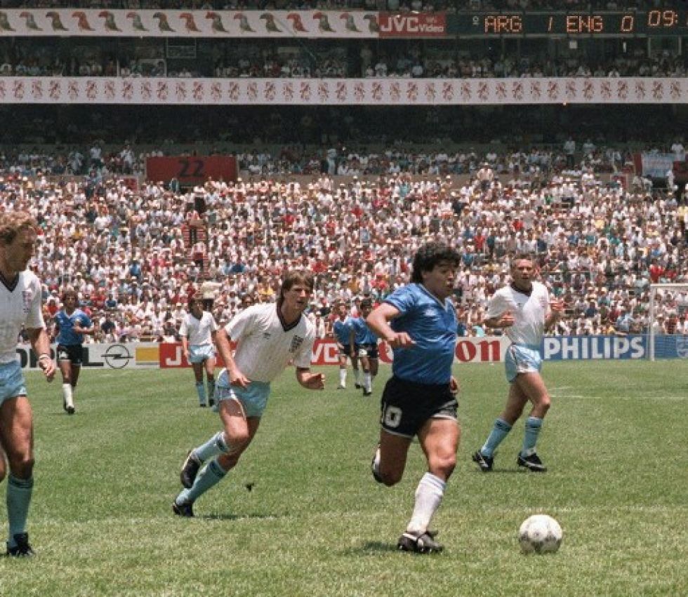 Maradona durante el partido de cuartos de final de la Copa del Mundo de 1986, entre Argentina e Inglaterra.