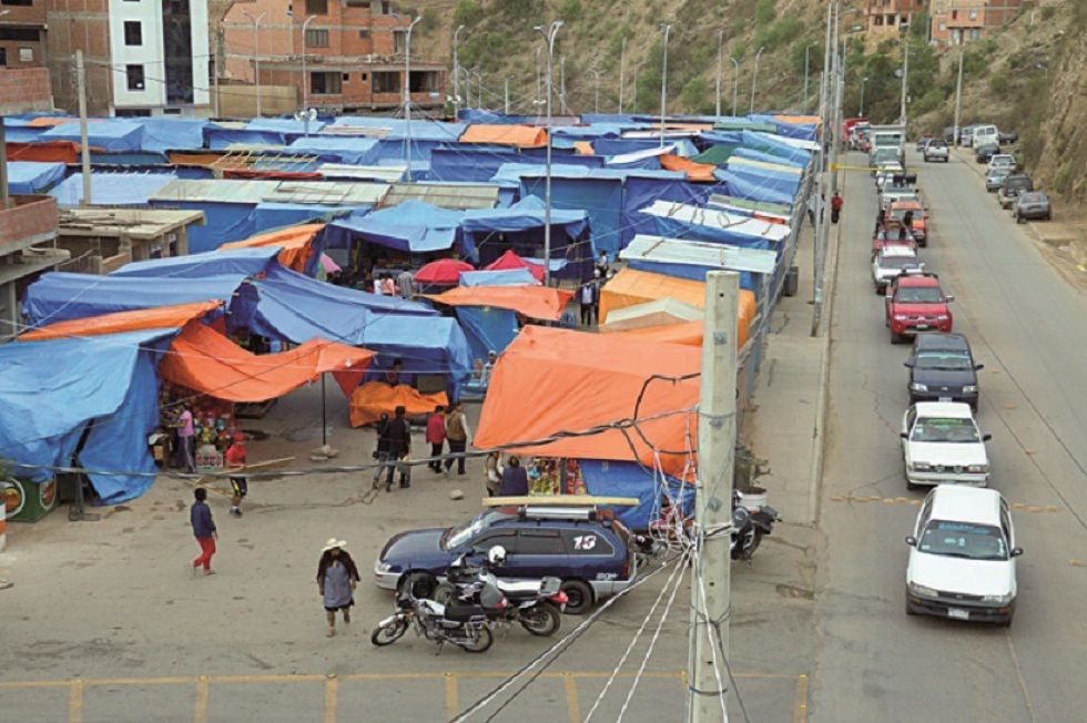 Los comerciantes que venden productos de Navidad piden la instalación de la tradicional feria.