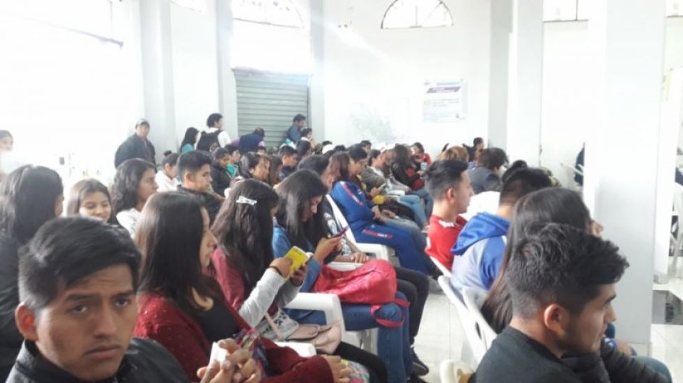 Largas filas para el empadronamiento, en enero de este año, en oficinas del TED Chuquisaca.