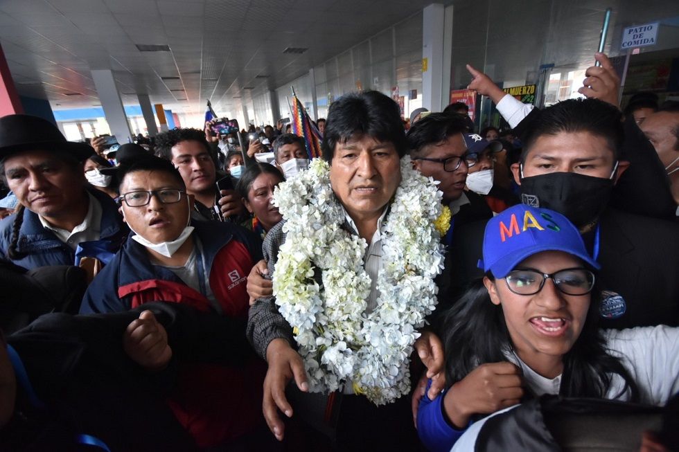 El expresidente Evo Morales fue recibido por sus seguidores en el aeropuerto de El Alto.