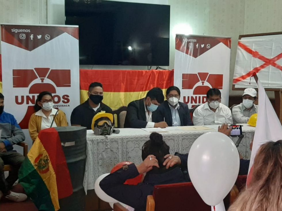 La firma el acuerdo político este sábado en el Gran Hotel.