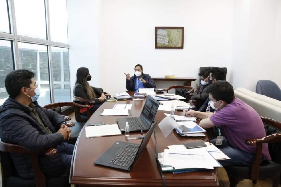 El presidente Luis Arce y su equipo económico, en una reunión reciente. 