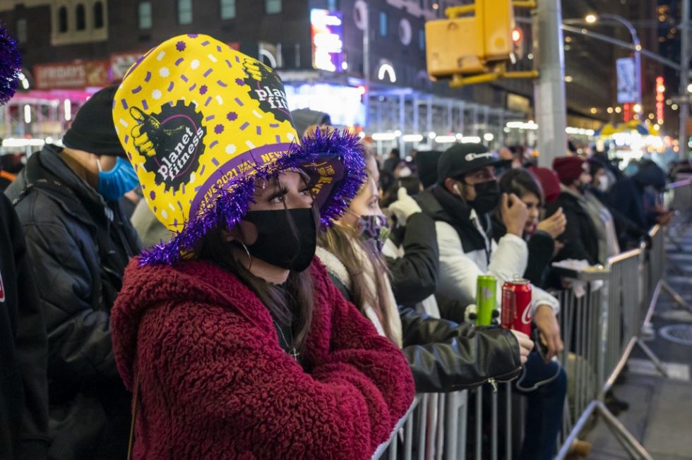 La gente se reunió al norte de un Times Square con barricadas; el área en Nueva York se cerró para la mayoría.