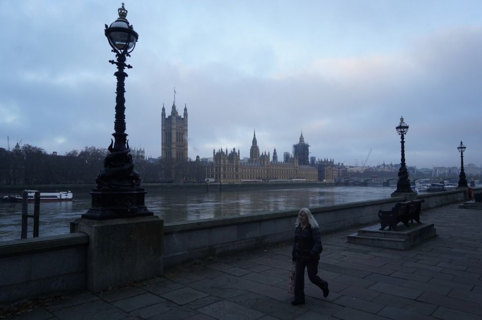 La orilla del río Támesis con las Casas del Parlamento de Gran Bretaña, que abandonó el mercado único de la UE.