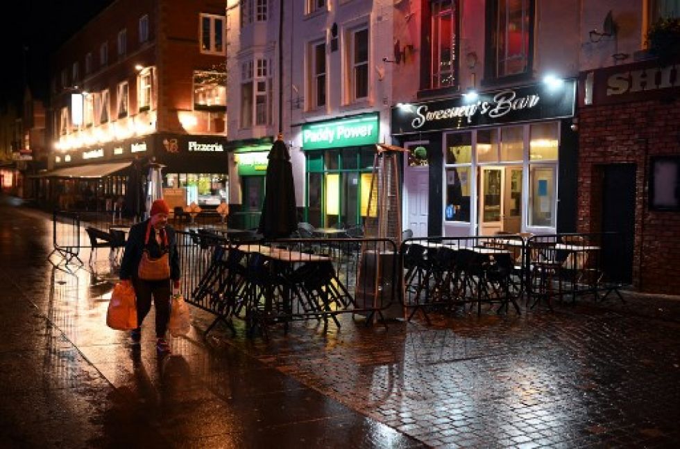 Un bar en Liverpool antes de implementarse las medidas de confinamiento en Inglaterra.