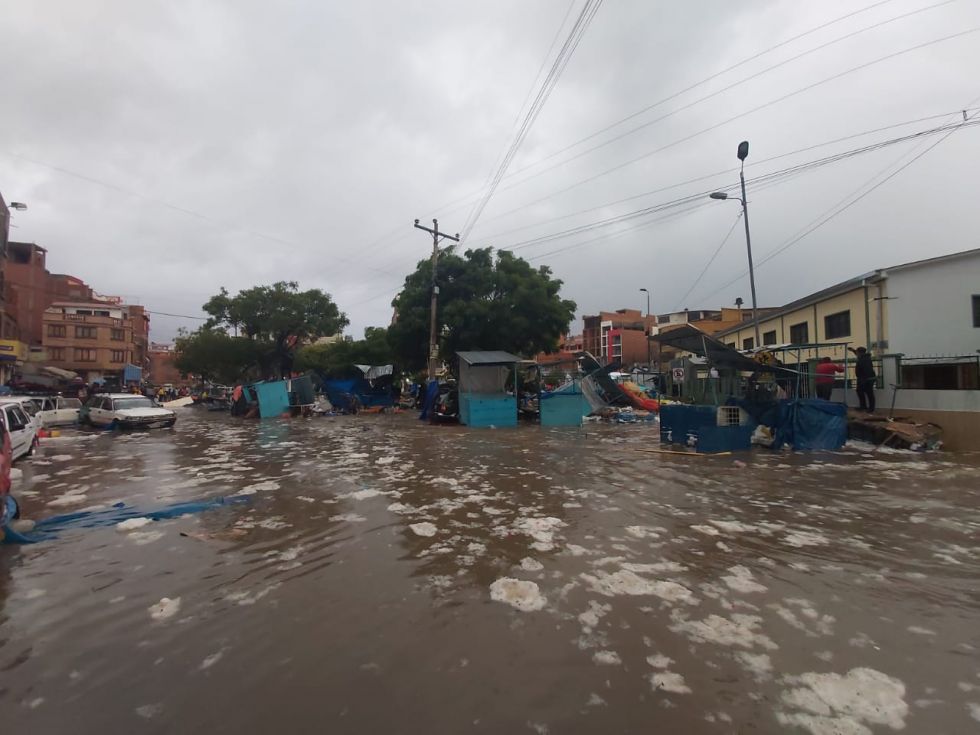 El desolador panorama en la plazuela San Juanillo en Sucre, la tarde de este lunes.