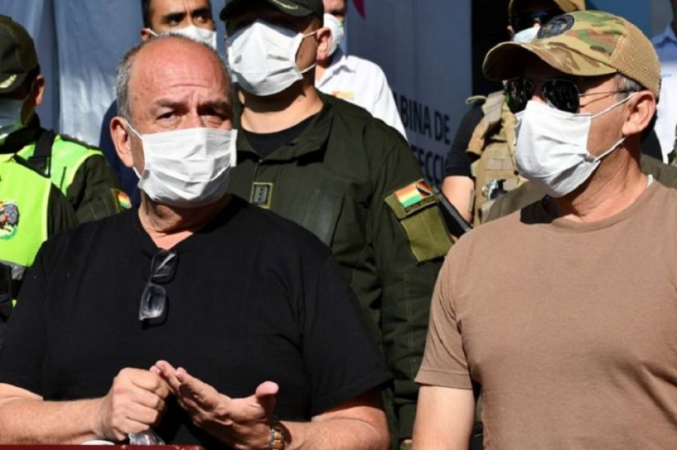 Los exministros Arturo Murillo y Fernando López, acusados por presunto sobreprecio en la compra de gases lacrimógenos.