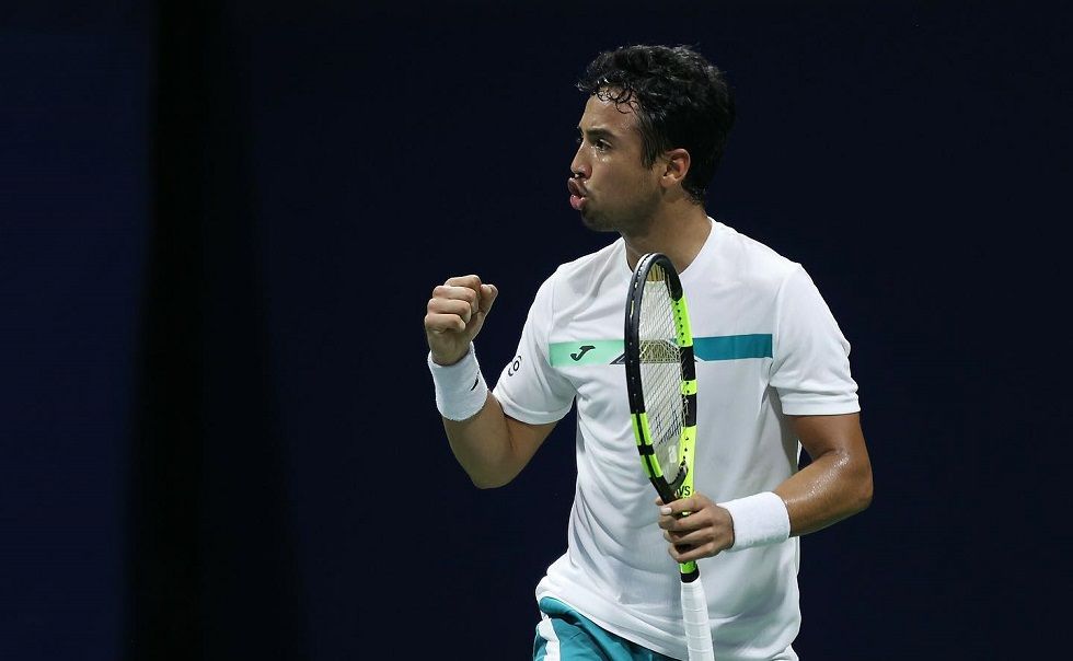 El tenista boliviano Hugo Dellien compite en las rondas clasificatorias del Abierto de Australia.
