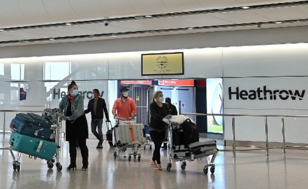Pasajeros en la sala de llegadas después de aterrizar en la Terminal Dos del Aeropuerto Heathrow de Londres.