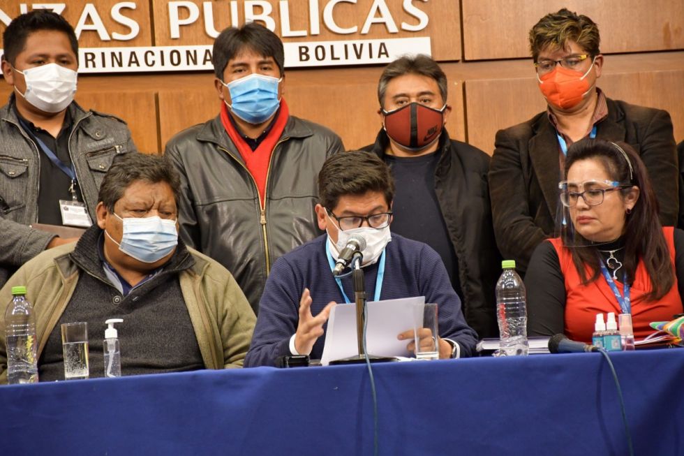 La firma de acuerdo entre el Ministerio de Economía y una facción de los transportistas.