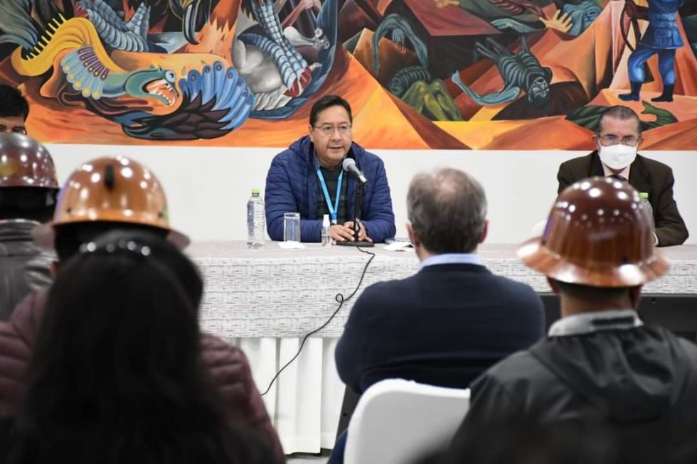 El presidente Luis Arce, en una reunión con organizaciones sociales este mes.