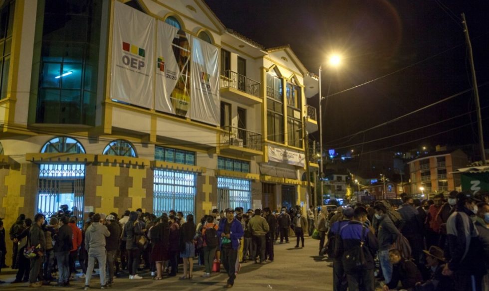 La aglomeración propiciada por fuerzas políticas en la presentación de candidatos.