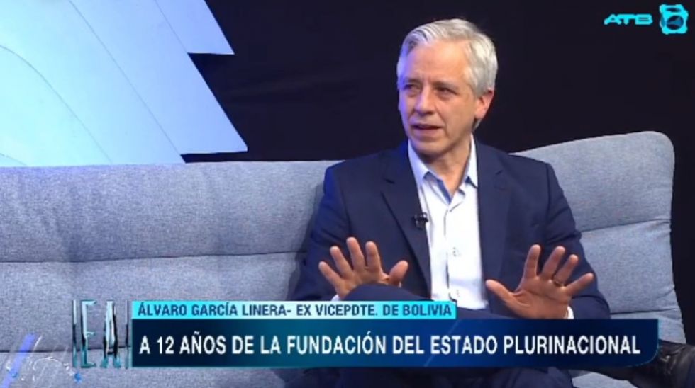 El exvicepresidente Álvaro García Linera, esta noche, durante su entrevista en ATB.